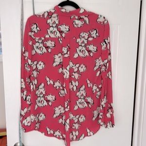 Soft blouse printed in shade of pink and floral print. Long sleeves size 8